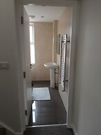 Fabapartment-12pmcheckout-freebubbly-seaside