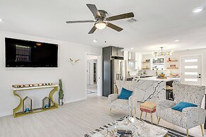 Pet-friendly Galveston Retreat < 1 Mi to Beaches!