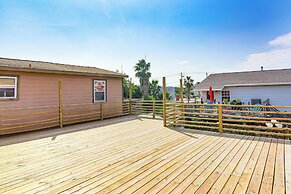 Pet-friendly Galveston Retreat < 1 Mi to Beaches!