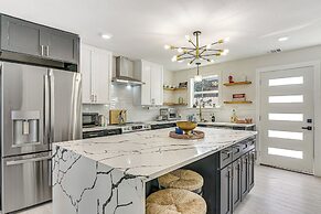 Pet-friendly Galveston Retreat < 1 Mi to Beaches!