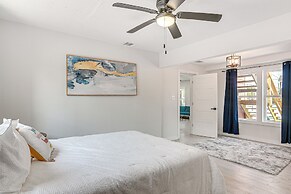 Pet-friendly Galveston Retreat < 1 Mi to Beaches!