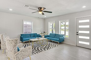 Pet-friendly Galveston Retreat < 1 Mi to Beaches!
