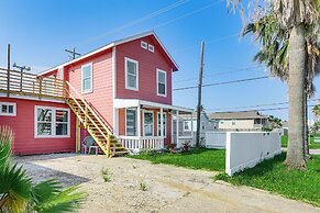 Pet-friendly Galveston Retreat < 1 Mi to Beaches!