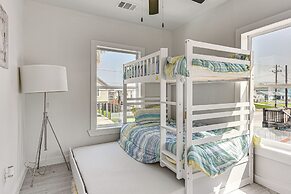 Pet-friendly Galveston Retreat < 1 Mi to Beaches!