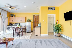 Outdoor Entertainment Area: Quiet Aurora Studio!