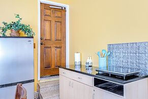 Outdoor Entertainment Area: Quiet Aurora Studio!