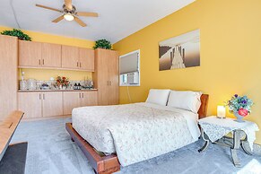 Outdoor Entertainment Area: Quiet Aurora Studio!