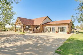 Outdoor Entertainment Area: Quiet Aurora Studio!