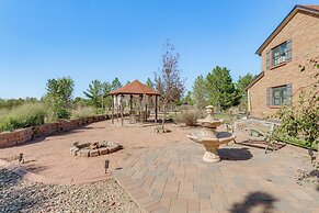 Outdoor Entertainment Area: Quiet Aurora Studio!