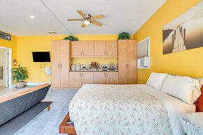 Outdoor Entertainment Area: Quiet Aurora Studio!