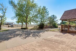 Outdoor Entertainment Area: Quiet Aurora Studio!