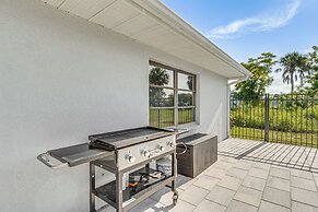 Private Pool & Dock: Relaxing Port Charlotte Oasis