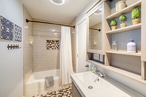 'city Girl Farmhouse' in Hudsonville w/ Hot Tub