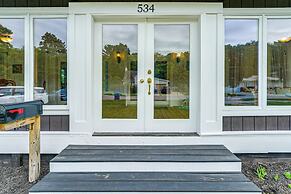 Spacious Vintage Gem w/ Sunroom in Manistee!