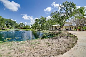 Fishing Pond & Paddle Boat: Home in Hempstead!