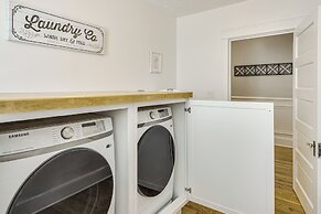 Lebanon Retreat: Decks, Fire Pit & Yard