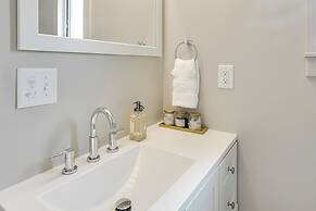 Lebanon Retreat: Decks, Fire Pit & Yard