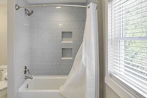 Lebanon Retreat: Decks, Fire Pit & Yard