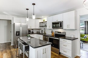 Mason Home: Fenced Yard, Covered Patio