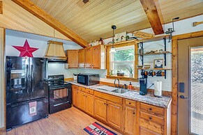 Peaceful Kuttawa Cabin w/ Fire Pit: Explore & Play