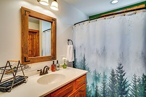 Peaceful Kuttawa Cabin w/ Fire Pit: Explore & Play