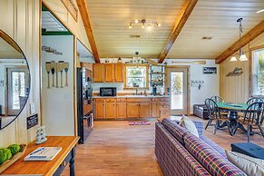 Peaceful Kuttawa Cabin w/ Fire Pit: Explore & Play