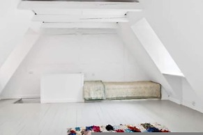 Three-story House Four Rooms