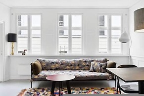 Three-story House Four Rooms