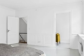 Three-story House Four Rooms