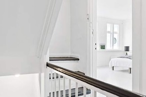 Three-story House Four Rooms