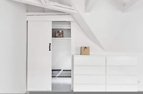 Three-story House Four Rooms