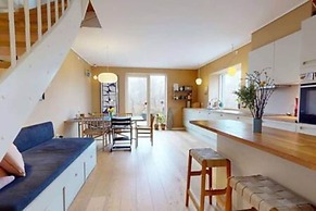 Three Floors apt - With Four BR in the City