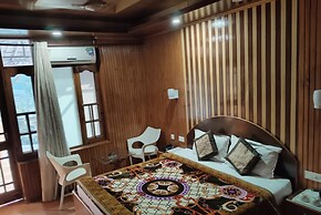 Goromgo Raj Golden & Restaurant Palampur