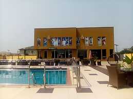 AM 2 PM Hotel and Suites