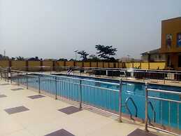 AM 2 PM Hotel and Suites