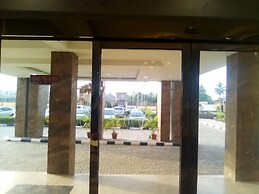 AM 2 PM Hotel and Suites