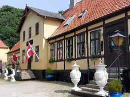 Queen Suite in a Hotel in Tranekaer
