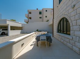 Luxury B.one Apartment