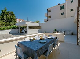 Luxury B.one Apartment