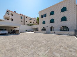 Luxury B.one Apartment