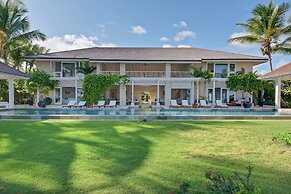 5BR Oceanfront Golf Estate w Pool Private Chef