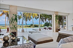 5BR Oceanfront Golf Estate w Pool Private Chef