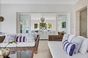 5BR Oceanfront Golf Estate w Pool Private Chef