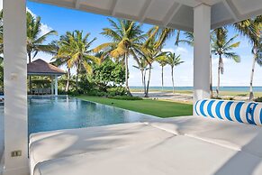 5BR Oceanfront Golf Estate w Pool Private Chef