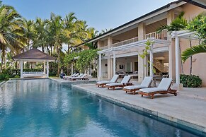 5BR Oceanfront Golf Estate w Pool Private Chef