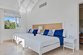 5BR Oceanfront Golf Estate w Pool Private Chef