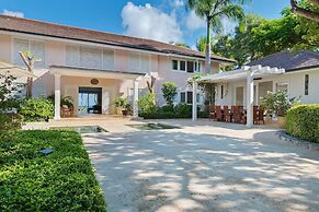 5BR Oceanfront Golf Estate w Pool Private Chef