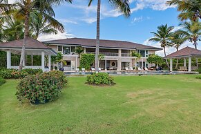 5BR Oceanfront Golf Estate w Pool Private Chef