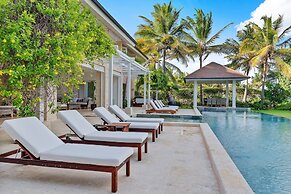 5BR Oceanfront Golf Estate w Pool Private Chef
