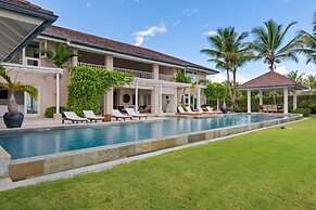 5BR Oceanfront Golf Estate w Pool Private Chef